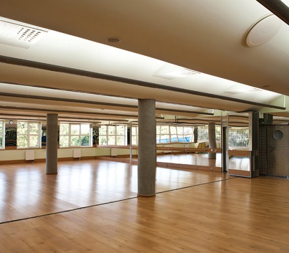 Sala lustrzana na obozie zimowym w augustowie