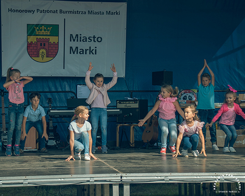 Pokaz taneczny dzieci z zespołów Akademii Pani Szafki Marki