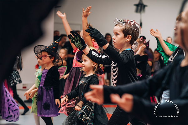 halloween party dla dzieci w szkole tanca w markach