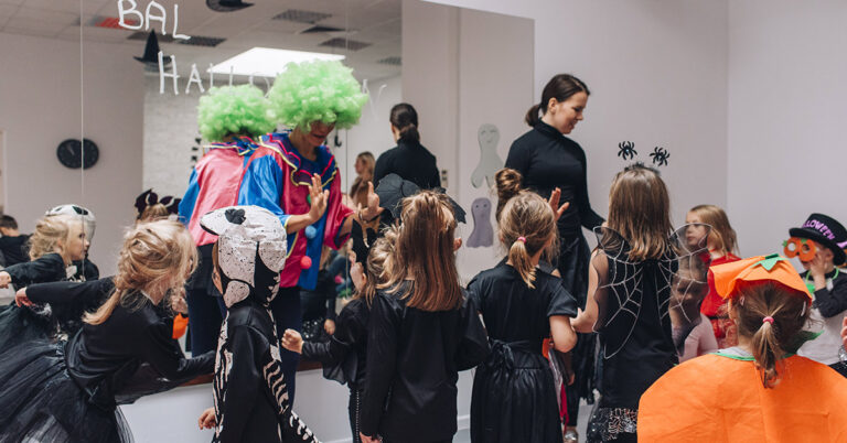 Bal Halloween dla dzieci 2022 – Roztańczone Halloween w Akademii Pani Szafki