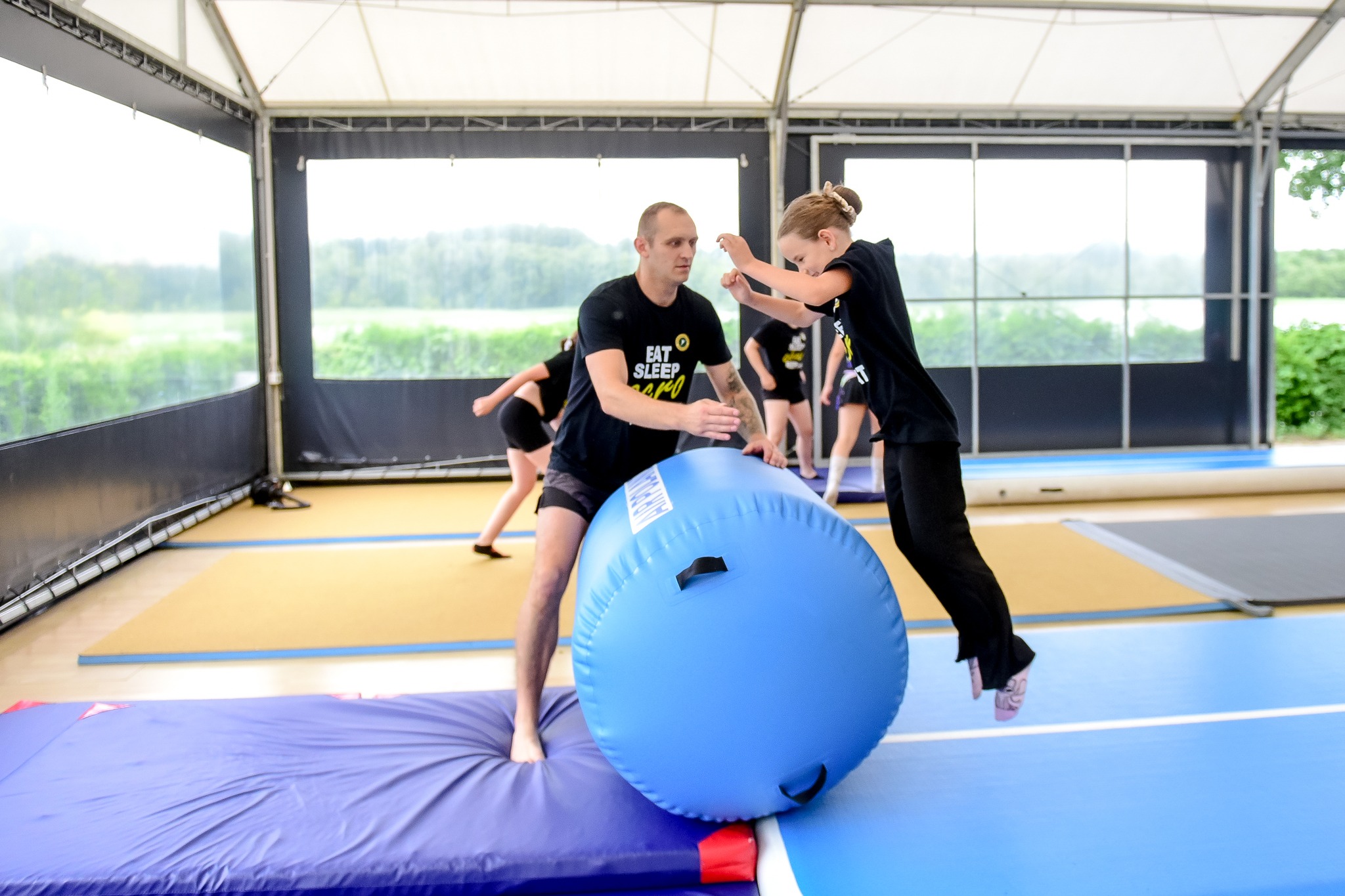 obóz akrobatyczny dla dzieci - Agro Camp Akademii Pani Szafki