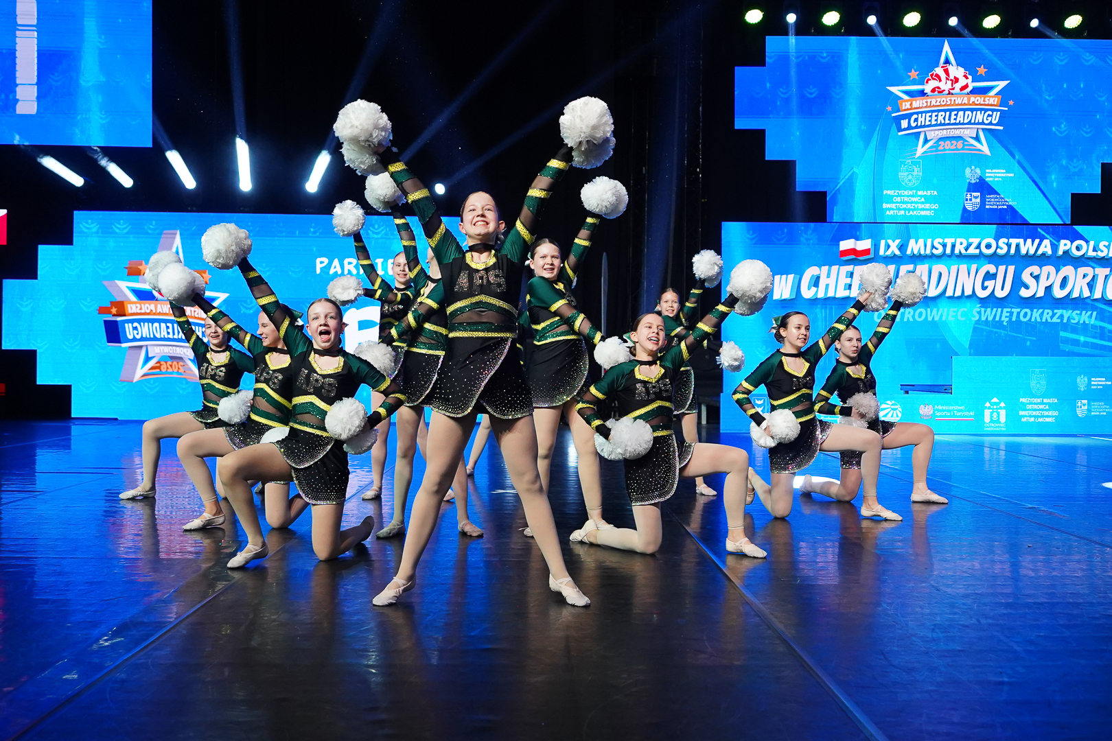 APS Cheerleaders w&nbsp;MCER w&nbsp;Markach