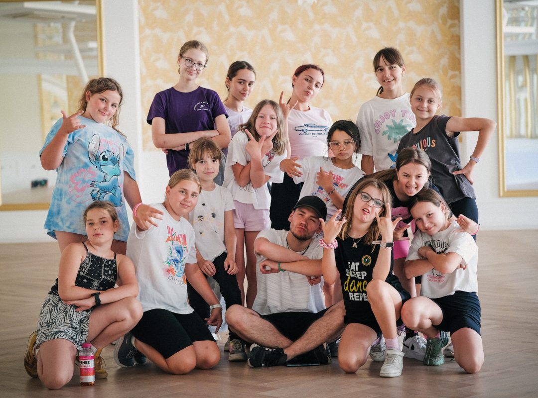 Obóz taneczny nad&nbsp;jeziorem Serwy: zajęcia choreografii street dance