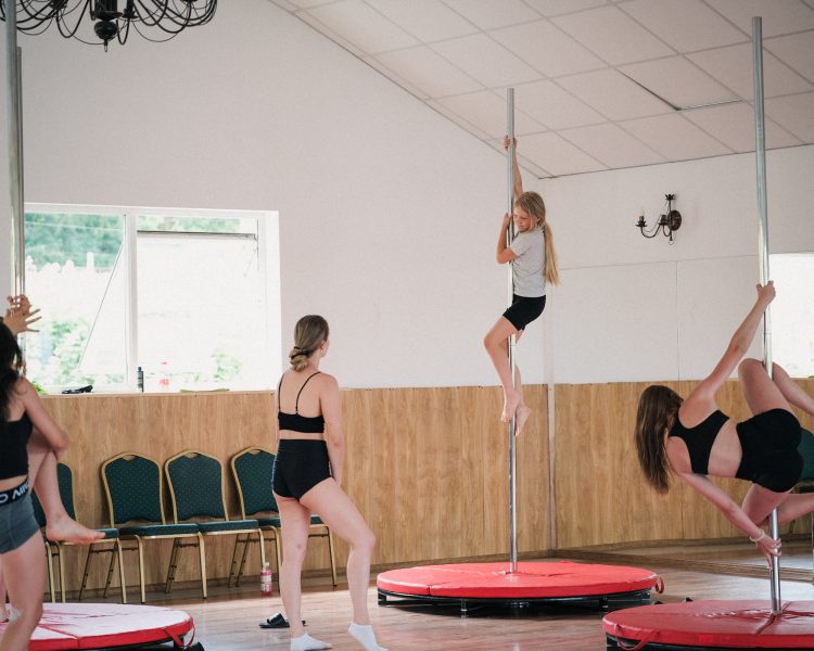 oboz-pole-dance-dla-dzieci-serwy-aps.jpg