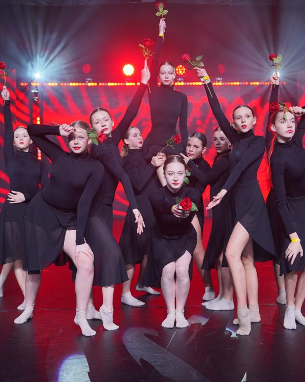 DANCE FIRE - juniorski zespół taneczny modern jazz ze szkoły tańca Akademia Pani Szafki