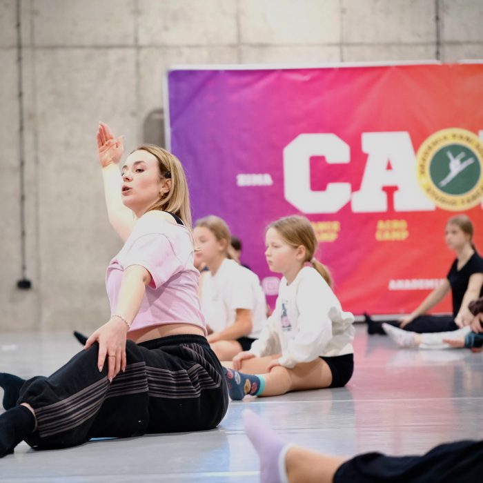 Trening choreografii podczas Dance Camp: praca nad&nbsp;techniką i&nbsp;jakością ruchu