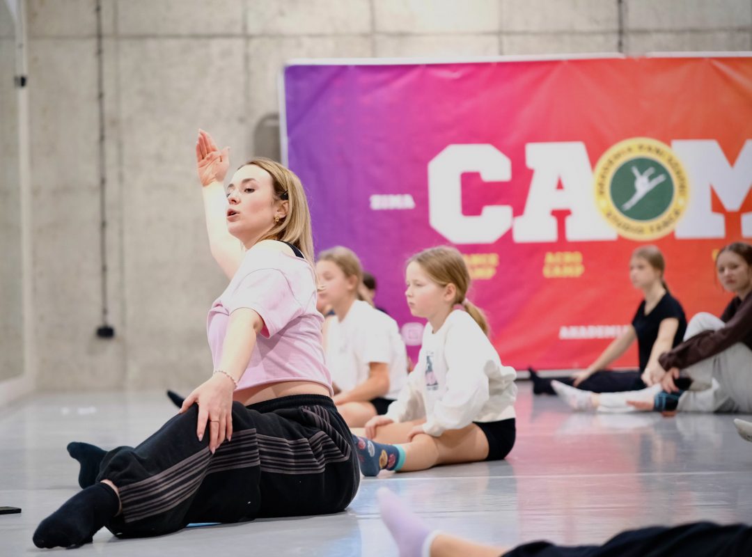Trening choreografii podczas Dance Camp: praca nad&nbsp;techniką i&nbsp;jakością ruchu